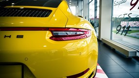 Мощные спортивные автомобили, такие как Porsche – это не только красиво, но и очень быстро.